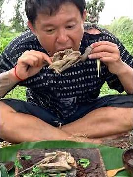 Eating boiled wild pigeons is really delicious. ##036