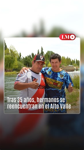 LM Cipolletti on Instagram: "💕 Cada vez que en la previa a las recientes fiestas César miraba con curiosidad el papel madera frente a la puerta del comedor, la tía “Delicia”, autora intelectual del emotivo reencuentro, le advertía: “si te portás bien, ahí adentro te voy a dejar un regalo para toda la vida…”. 🎁 El obsequio sorpresa era nada menos que su querido hermano, al que buscó toda la vida y no conocía pues los habían separado de manera traumática cuando eran muy pequeños. 🗣 “Lo busqué s