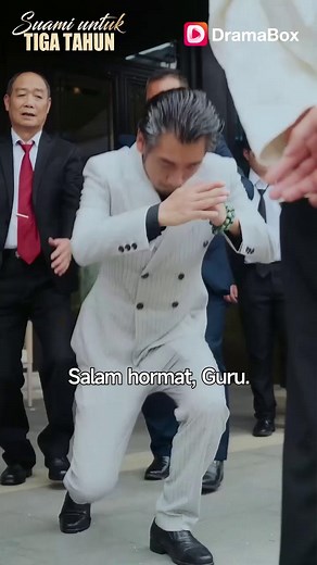 7.4K reactions · 78 shares | Ezra yang sudah hidup ribuan tahun menepati janji pada muridnya yang sekarat untuk menjaga keluarganya selama tiga tahun. Selama waktu itu, dia menikahi cucu sang murid, tapi malah diperlakukan dingin dan diremehkan. Meski sering disulitkan, Ezra tetap sabar. Begitu tiga tahun berlalu, dia pergi tanpa penyesalan. | DramaBox- drama movies6 | Facebook