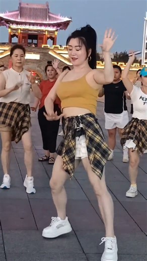 #bestshuffle #dance #fashion #dancer#trend #shuffle #cuttingshapes #dancing#trending