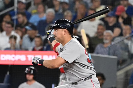 Former Boston Red Sox First Baseman Lands Back In National League