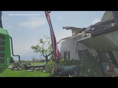 Crews Pull US Flag From Home Destroyed by Tornado