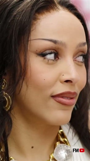 DOJA CAT Didn’t Know How to Answer This 😬 #dojacat #funnyinterview #CelebrityShorts #shorts