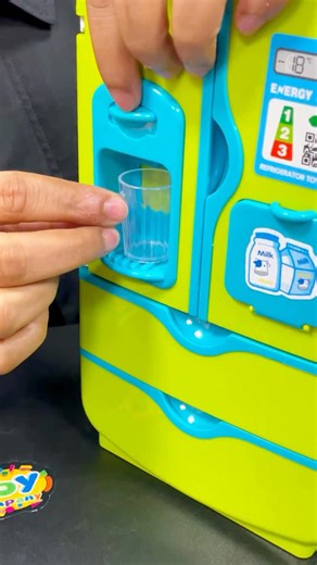 𝗞𝗶𝗱𝘀 𝗠𝘂𝗹𝘁𝗶-𝗳𝘂𝗻𝗰𝘁𝗶𝗼𝗻𝗮𝗹 𝗣𝗿𝗲𝘁𝗲𝗻𝗱 𝗥𝗲𝗳𝗿𝗶𝗴𝗲𝗿𝗮𝘁𝗼𝗿 𝗪𝗶𝘁𝗵 𝗟𝗶𝗴𝗵𝘁 & 𝗦𝗼𝘂𝗻𝗱 A fun and interactive toy that sparks imagination, role-play, and creativity while kids enjoy realistic lights and sounds. 𝗦𝗵𝗼𝗽 𝗡𝗼𝘄: https://www.toycompany.pk/search?q=refrigerator . . . . #KidsToys #PretendPlay #RolePlayToys #EducationalToys #InteractiveToys #ToyKitchen #KidsRefrigerator #toycompanypk | Toy Company