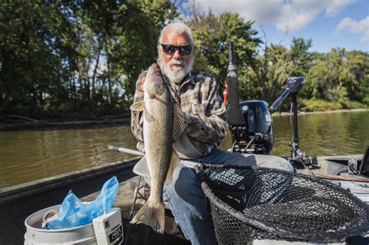Video: A Fishing Legend Explains How to Catch More Walleyes Without Forward-Facing Sonar