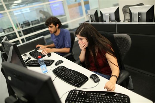 AI drives unemployment in Israel’s high-tech sector - i24NEWS