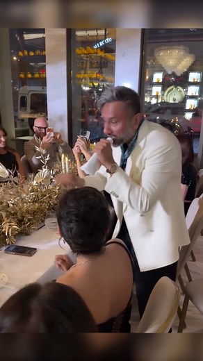 Yo Yo Honey Singh performing Millionaire for his close friend’s birthday — moments like these hit different ❤️ No stage, no lights — just real music, real connection, and pure Yo Yo vibe 💥 #Reels #fyp #reelsvideo #YoYoHoneySingh #Millionaire #viralpost #trending #music #explorepage | Yo Yo Honey Singh Fans