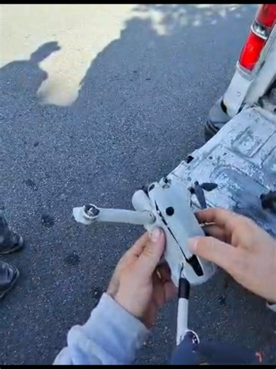 La verdad no me enojo muy rápido pero hoy si me hicieron enojar!! 😤🤬 me destruyeron mi juguete 😭 quedó achicharrado🔥 y aplastado 😵 #Roofing #california #taloneando_la_chuleta #hernandezroofing #dji_drone