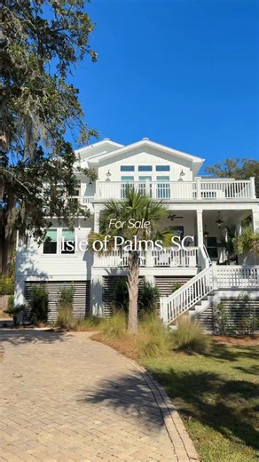 A quiet and family-friendly pocket of Isle of Palms, just minutes from the beach yet tucked away for total privacy. ✨ Built in 2021 with high-end finishes throughout, this home is filled with natural light and made for entertaining with a heated pool and multiple outdoor living spaces. Whether hosting a crowd or enjoying a cozy night in poolside. 🏊🌴☀️ Key Features: • Custom 2021 build on a private cul-de-sac • Elevator access to all levels • Dual primary suites for flexible living • Three fire