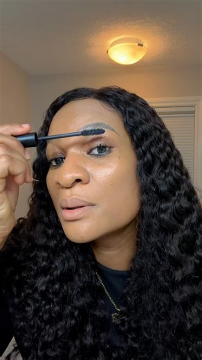 Ejiro Dowe on Instagram: "Why can’t I do makeup to save my life? 😭😂 Like I’ll watch a 30-second tutorial and be like “easy!”… then 10 minutes later I’m fighting for my life with my contour, my eyeliner is doing freestyle, and my foundation is giving patchy opinions 😩 One day I’ll learn, but today is not that day 💀 Makeup gurus, please don’t scroll—drop your easiest beginner tips or your go-to products for a soft glam look 👇🏽💄✨ All products used in this video are from @farmasiofficial @far