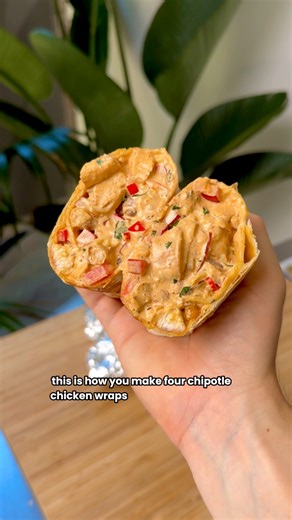 60g protein chipotle chicken wraps 🌯 ingredients & macros 👇 You can find the full recipe on my Recipe Portal along with the below features:✅ videos for each recipe✅ smart shopping lists✅ category breakdowns (such as 500 calorie, meal prep, family cooking and more!)✅ imperial & metric switch✅ macro breakdown ✅ adjustable portion volume✅ new recipes added weekly Macros per wrap:60g protein 18g fat46g carbs587 calories per wrap 🤤 Ingredients for 4 wraps:700g Chicken Breast2 Tbsp Taco Seasoning24
