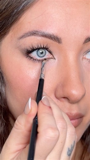 HOODED GREY SMOKY EYE TUTORIAL