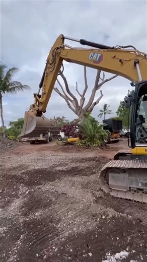 BIG MACHINE, BIG MISTAKE! Excavator FAILURE Caught on Camera 😂🚜