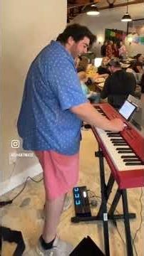 Shout out to ol' King Louie 🎹🎤 #livemusic