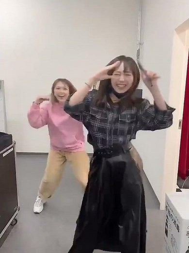 HKT48 村重杏奈 坂口理子 IZ*ONE「Beware」WIZ*ONEより
