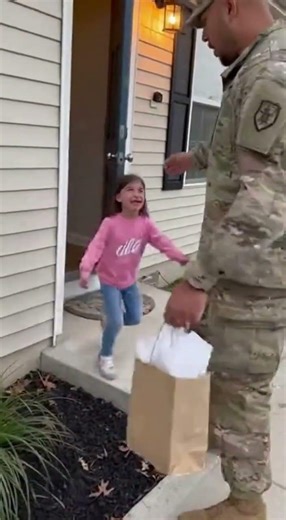 Little Girl’s Reaction to Her Soldier Dad Coming Home