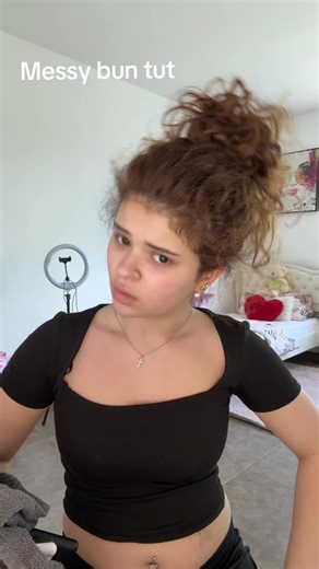 Messy Bun Tutorial: Quick & Easy Hairstyle