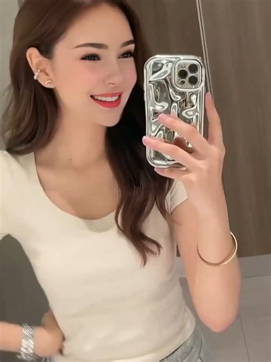 Want to level up in class? Here are quick tips to help you shine: Sit in front – It boosts focus and shows you’re serious. Ask questions – Don’t be shy. Curiosity = growth. Take notes that make sense to you Review daily – 10 mins a day beats cramming. Be present – Put the phone down and engage. Stay organized – Use planners or apps to track deadlines. Respect your teacher and classmates – It goes a long way! Small habits = Big results. You got this! #StudentTips #StudySmart #SchoolSuccess #Class