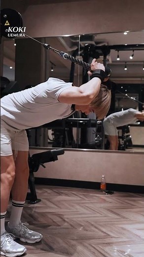 二の腕を引き締めるケーブルフレンチプレスのやり方知ってますか？？みなさんも今日からトレーニングに組み込んでみてください！#筋トレ #workout #二の腕トレ #腕トレ #上腕三頭筋