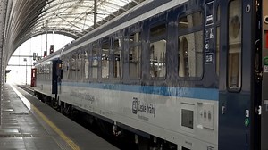 Vlastní sprcha i večeře v porcelánu. České dráhy ukázaly nové noční vlaky  - Novinky