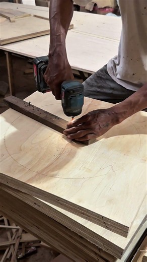 Tutorial on how to make an 18 inch speaker circle #tutorial #woodworking #speakerbox #plywood