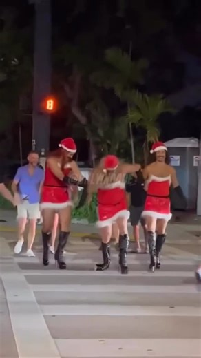 ONLY in DADE on Instagram: "Throwback to this Christmas gem👠😂| #ONLYinDADE #ThrowBackThursday"