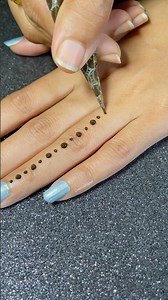 Minimal beautiful back hand Mehndi// easy beginners Mehndi design