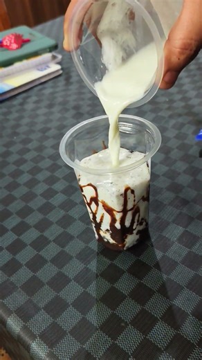 Home Made Oreo Shake #recipe #oreoshake #trndingshorts #cooking #milkshake #milkshake