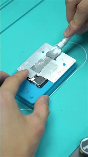 Mobile phone repair, all tools are ready. From disassembly, inspection to reassembly and restoration