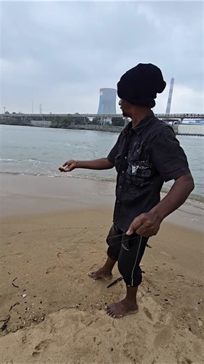 Handline Fishing in Sea Shore. #fishing #fishingvideos #thoondilulagam #seafishing