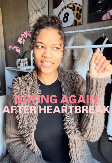 Lover Girl Survival Guide | Learning how to love again without punishing the new person for the past ☆ trusting again after you’ve been hurt is hard ☆ not because you don’t want love… but because you remember what it felt like when it went wrong. We’re unlearning the habit of expecting pain just because we’ve felt it before.🎀 Welcome back to the Lover Girl Survival Guide. ୨ৎ don’t forget to like, comment and follow for me