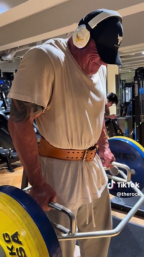 clangin’ & bangin’ in Japan 🇯🇵💪🏾 #watashiwasuta @ProjectRock | The Rock