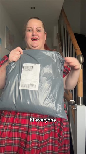 Topsy Curvy on Instagram: "@twisty_di shares her mystery bundle with you! What a haul! 5 items for £49! Get yours here 👇🏻 https://topsycurvy.co.uk/products/one-per-order-only-5-item-non-returnable-top-fan-mystery-bundle?_pos=2&_sid=effd5ba63&_ss=r"