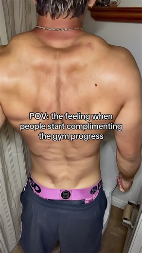 ignore the red neck ima blue collar worker 😭✌🏽 #gym #gymhumor #bodybuilding #fitness #gymfunny