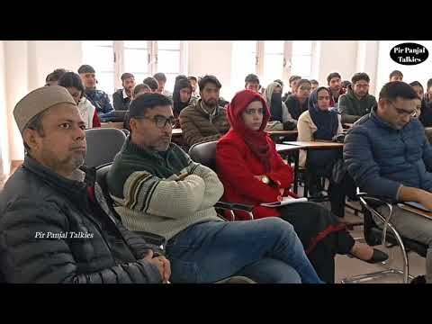 Journalist Sumit Bhargav delivers presentation in workshop on Mobile Journalism in BGSB Univ Rajouri