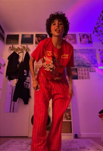 Unpacking the Wlw Community Dynamics