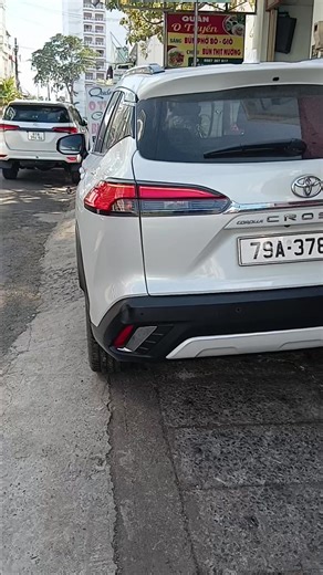 2022 Toyota Corolla Cross SX Review and Specs