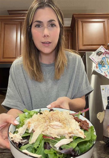 My favorite chicken bowl/salad? #easyrecipes #rotisseriechickenrecipes #salad #foodie #foodvlogger