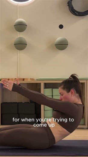 If roll ups feel impossible, don’t scroll 👀#mobility #pilates #strongabs