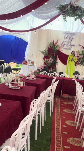 Đang hát mà thợ ảnh với thợ bánh riệu cứ cãi nhau thôi 😂