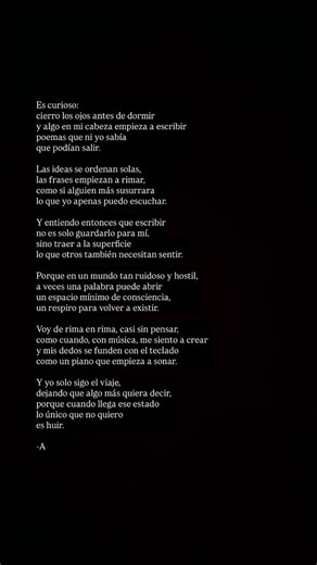 Cami A. del Villar | Escritora • Psicoanalista • Mentora on Instagram: "Sí. Escribí un poema a todos los poemas que, como metralleta, me bajan antes de ir a dormir (y después no me los acuerdo) 😂"