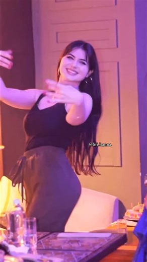 Belly dance shout-out account on Instagram: "@liti.hanna is the amazing dancer 🤩 #danza #bellydancer #danzaoriental"