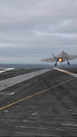 US Fighter Jets Fly Over Ocean | Mukhlis 'Poenya'