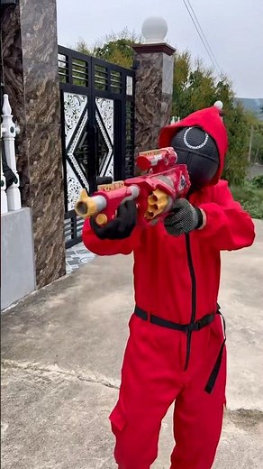 Trò chơi con mực “squid game 2 “chú chó xấu tính