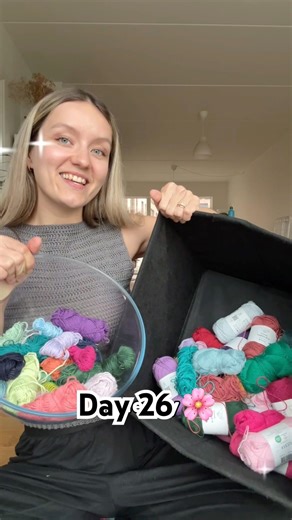 Day 26 🌸 back to having plenty of color choices for our retro daisy granny squares! #crochet