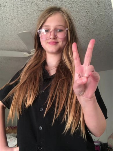 how’s your day going? mine? sign language, 🫶 #signlanguage #twobirdsonawire #trend