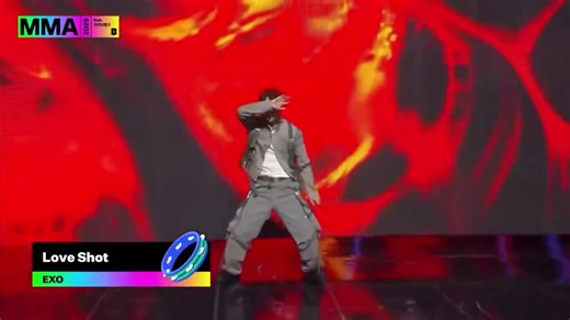 114K views · 9.3K reactions |  Sehun & Kai (EXO) cuốn hơn cần với màn dance break "Love Shot" | VKR News | Facebook