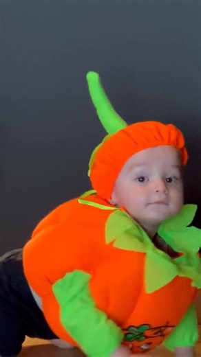 16K views · 337 reactions | 2023 VS 2024 藍懶 #halloween #costume #pregnancycostume #baby #babycostume #pumpkin #calabaza | Hola Sunshine | Facebook