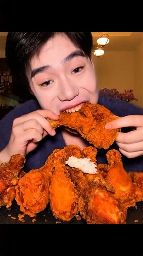 Eating Chicken Wings #shorts #asmr #mukbang #foodie