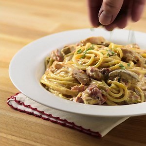 17K views · 169 reactions | This creamy spaghetti practically makes itself in the slow cooker so you can tackle your to-do list and get dinner on the table. Slow-Cooker Cheesy Chicken Spaghetti recipe: https://www.bettycrocker.com/recipes/slow-cooker-cheesy-chicken-spaghetti/ed32bd53-ae0c-4898-a690-1154fcfb237e?utm_medium=social&utm_source=facebook&utm_campaign=09_2018_standard?mktgimp=MUIRGLEN?mktigmp=OEPALL?mktgimp=PRORTSSOUP | Betty Crocker | Facebook